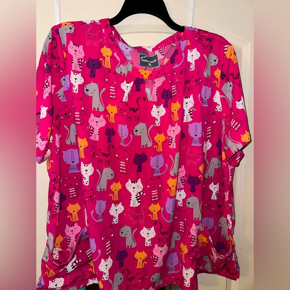 4x scrub top with cats.   Uniform advantage